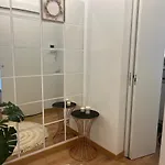 Apartamento Regina In Bocconi Milão