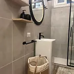 Apartamento Regina In Bocconi Milão