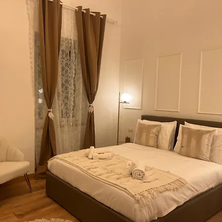 Regina In Bocconi Apartman