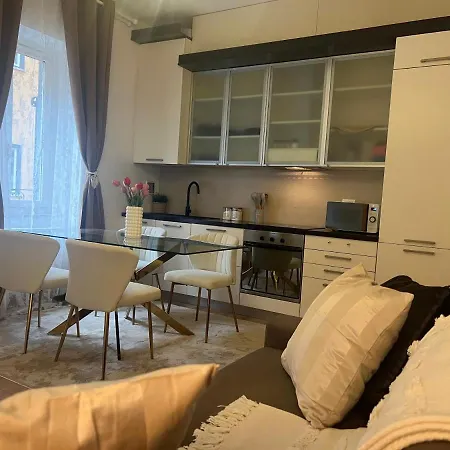 Regina In Bocconi Apartment *
