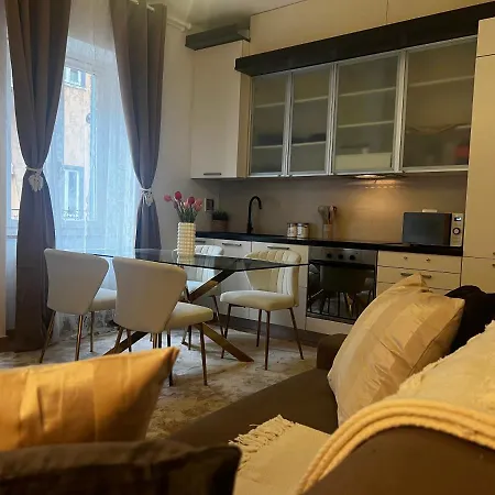 Regina In Bocconi Apartamento *
