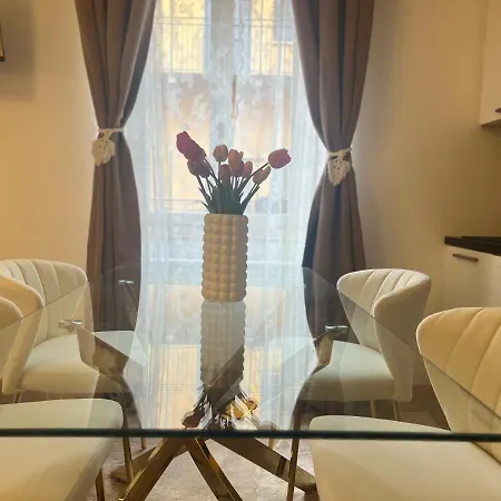 Apartamento Regina In Bocconi Milão